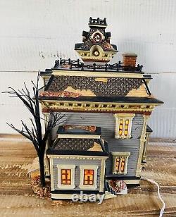 Department 56 Snow Village Halloween House Grimsly Manor 56.55004 Works In Box