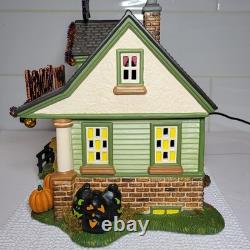 Dept 56 1031 Trick-Or-Treat Drive 55343 Halloween Light Sound + Cobblestone Mat