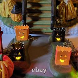 Dept 56 1031 Trick-Or-Treat Drive 55343 Halloween Light Sound + Cobblestone Mat