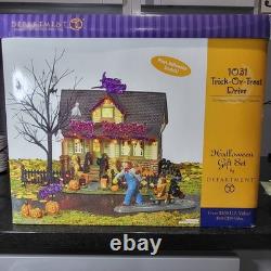 Dept 56 1031 Trick-Or-Treat Drive 55343 Halloween Light Sound + Cobblestone Mat