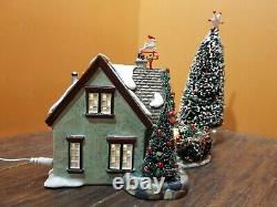 Dept 56 55350 The Peppermint House Candy Cane fence Christmas Lane Snow Village