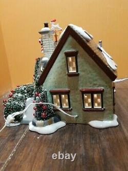 Dept 56 55350 The Peppermint House Candy Cane fence Christmas Lane Snow Village