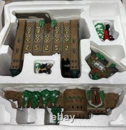 Dept 56 #58500 1997-Dickens Historical Landmark Village Set 5-Tower of London