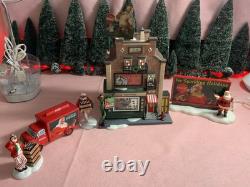 Dept 56 COCA COLA SODA FOUNTAIN 59221, Plus 3 ACCESSORIES see pics
