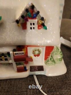 Dept 56 Charlie Brown's House Lighted Peanuts Christmas Village Collection 2011
