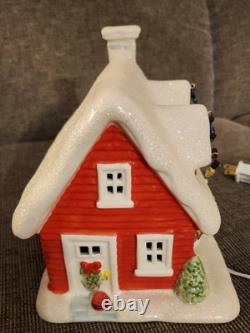 Dept 56 Charlie Brown's House Lighted Peanuts Christmas Village Collection 2011