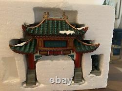 Dept 56 Christmas in the City Welcome to Chinatown (Set of 2) No. 807253