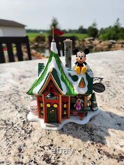Dept 56 Disney Christmas Village Mickeys Stuffed Animals And Huggable Christmas