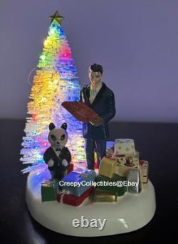 Dept 56 Graceland Collection Elvis Passes Out The Gifts NIB Lighted Accessory