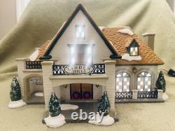 Dept 56 LINDEN HILLS COUNTRY CLUB 2 Pc Set Retired Luminated OSV No. 54917