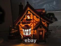 Dept 56 North Pole Disney Mickeys Cratchits Cottage with Merry Mickey Cratchit M68