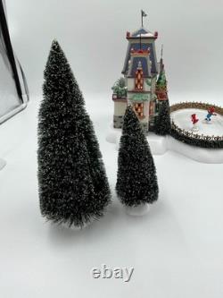Dept 56 North Pole Series Glacier Park Pavilion Xmas Village Holiday Gift Set