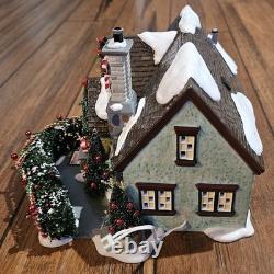 Dept 56 Peppermint House Snow Village Christmas Lane Set Lighted Works 2004