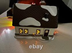 Dept. 56 Snow Village 2016 Christmas Lane The Penguin House #4050980 Excellent