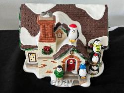 Dept. 56 Snow Village 2016 Christmas Lane The Penguin House #4050980 Excellent