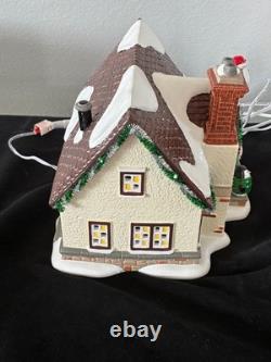 Dept. 56 Snow Village 2016 Christmas Lane The Penguin House #4050980 Excellent