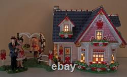 Dept. 56 Snow Village Series Hearts & Blooms Valentine Cottage & Sweethearts