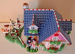 Dept. 56 Snow Village Series Hearts & Blooms Valentine Cottage & Sweethearts