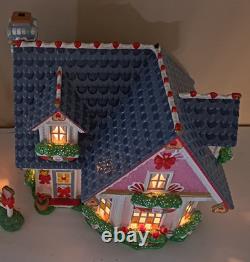 Dept. 56 Snow Village Series Hearts & Blooms Valentine Cottage & Sweethearts