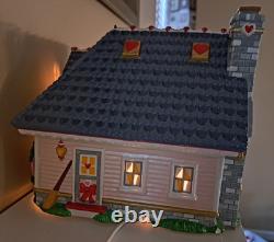 Dept. 56 Snow Village Series Hearts & Blooms Valentine Cottage & Sweethearts