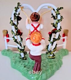 Dept. 56 Snow Village Series Hearts & Blooms Valentine Cottage & Sweethearts