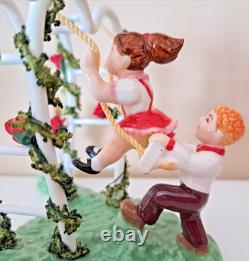 Dept. 56 Snow Village Series Hearts & Blooms Valentine Cottage & Sweethearts