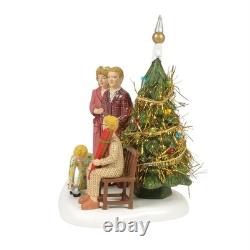 Dept 56 THE FAMILY OPENS THEIR GIFTS A Christmas Story Village 6015617 NEW 2025