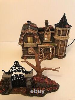 Dept 56 The Munsters 1313 Mockingbird Lane Building & Gate 6005631