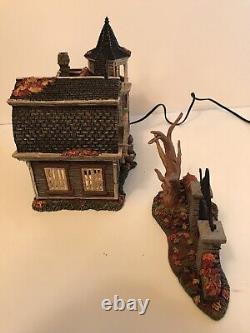 Dept 56 The Munsters 1313 Mockingbird Lane Building & Gate 6005631