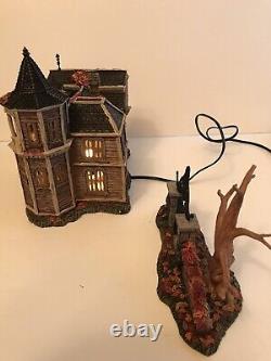 Dept 56 The Munsters 1313 Mockingbird Lane Building & Gate 6005631