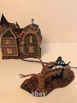 Dept 56 The Munsters 1313 Mockingbird Lane Building & Gate 6005631