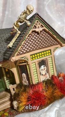 Dept 56 The Skeleton House RETIRED NEW WithDEFECT Halloween Village Trick-Or-Treat