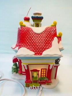 Disney Department 56 Mickey's Merry Christmas Village Minnie's Bakery