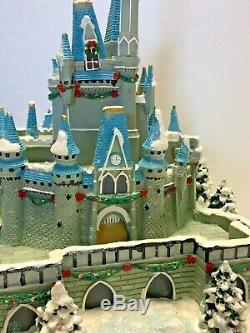 Disney Parks Christmas Holiday Village CINDERELLA CASTLE Light Up