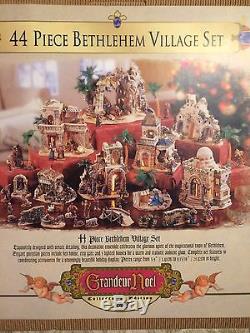 EUC Grandeur Noel 44 Piece Bethlehem Village Collector Edition Nativity 2003
