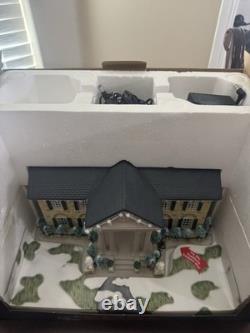 Elvis Graceland At Christmas House with Box Lights & Music 5 Songs LED Lights