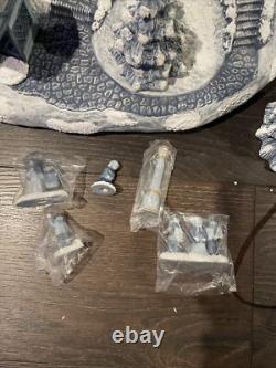 Grandeur Noel 13 Piece Porcelain Village Christmas Holiday Music Illuminated