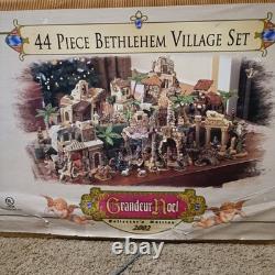 Grandeur Noel 2002 Bethlehem Village Set 44pc Collector's Edition