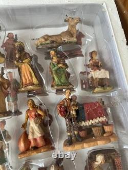 Grandeur Noel 39 Pc Porcelain Village Bethlehem Set 2000 Collector's Edition