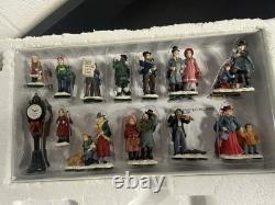 Grandeur Noel 39 Piece Victorian Village Porcelain Collector's Edition 2000
