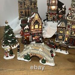 Granduer Noel Victorian Village Collectors Edition 2002