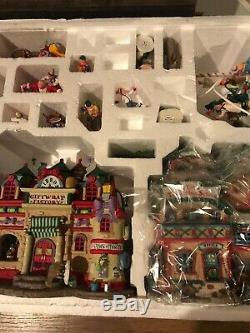 HUGE 25 Piece Living Home Christmas Lighted Village Amazing Set Great On Display