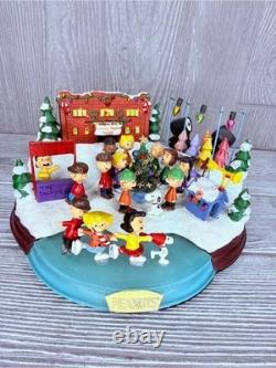 Hawthorne Village Peanuts Christmas Skating Pond Masterpiece figurine statue