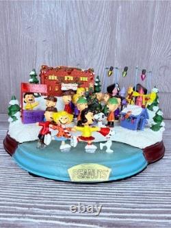 Hawthorne Village Peanuts Christmas Skating Pond Masterpiece figurine statue