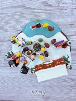 Hawthorne Village Peanuts Christmas Skating Pond Masterpiece figurine statue