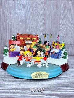 Hawthorne Village Peanuts Christmas Skating Pond Masterpiece figurine statue