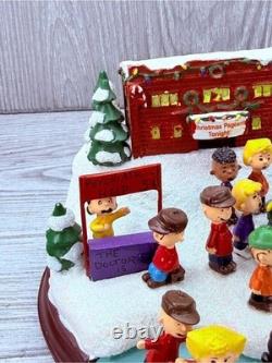 Hawthorne Village Peanuts Christmas Skating Pond Masterpiece figurine statue