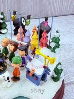 Hawthorne Village Peanuts Christmas Skating Pond Masterpiece figurine statue