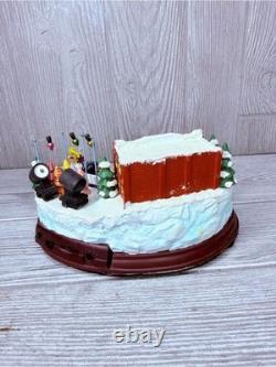 Hawthorne Village Peanuts Christmas Skating Pond Masterpiece figurine statue