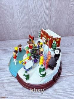 Hawthorne Village Peanuts Christmas Skating Pond Masterpiece figurine statue